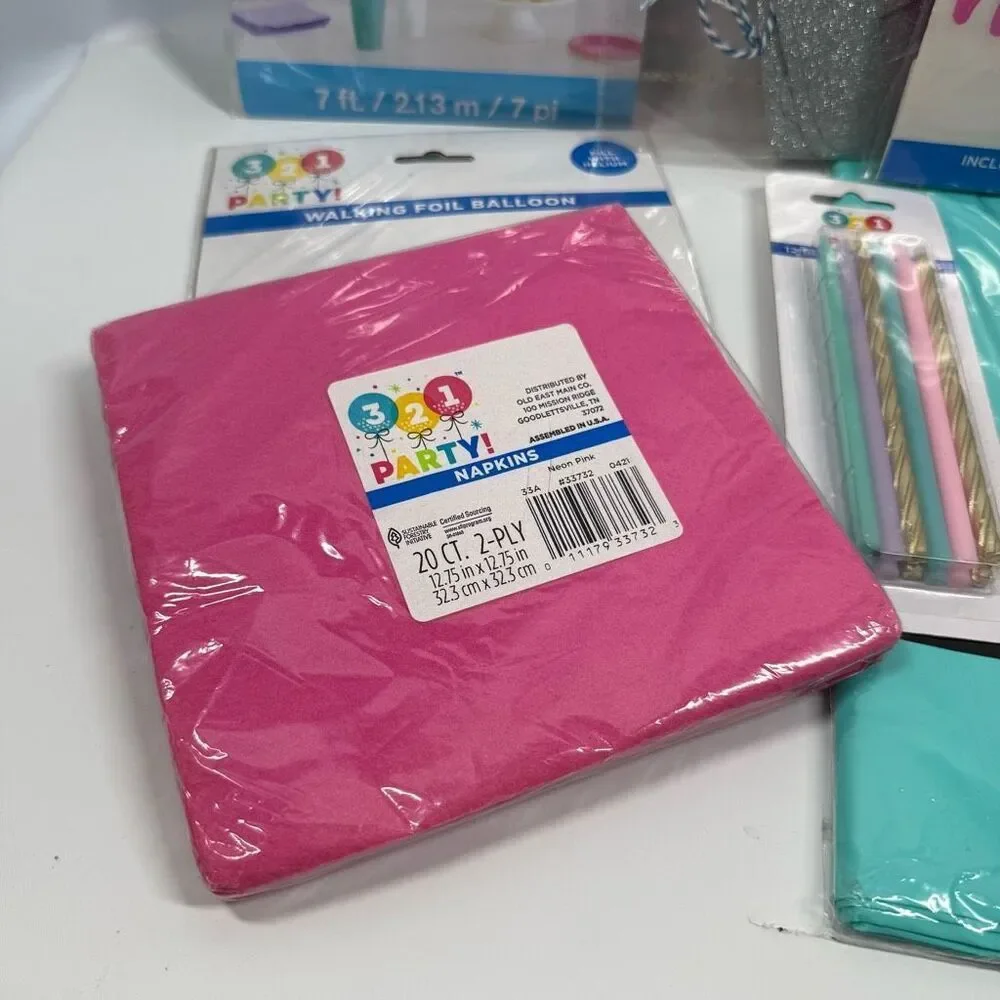 D17  Party Decorations- 8 piece Unicorn party decorations and supplies